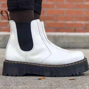 NWOT Dr. Martens 2976 Dorrian White Leather Platform Chelsea AirWair Boots